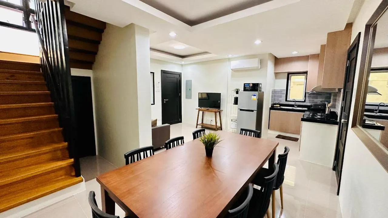 בית נופש Davao City New Big Cozy 3 Bedroom House Blue