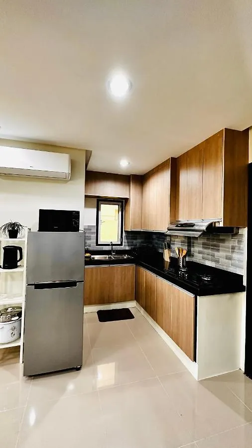 Davao City New Big Cozy 3 Bedroom House Blue בית נופש