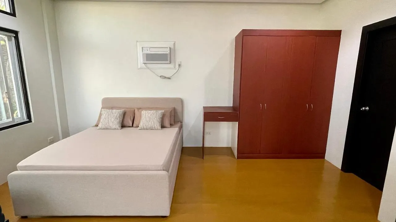 Davao City New Big Cozy 3 Bedroom House Blue בית נופש