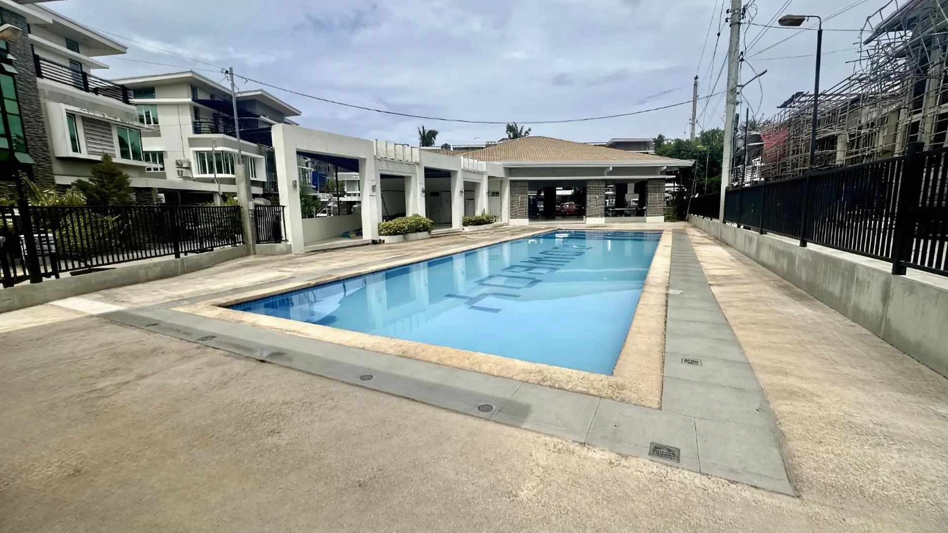 Davao City New Big Cozy 3 Bedroom House Blue 0*,  הפיליפינים